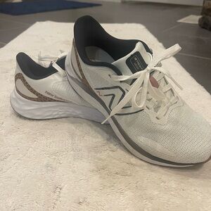 New Balance Women's White and Leopard Print Athletic Shoes